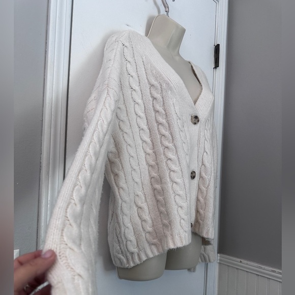 Abercrombie & Fitch Women’s S Cable Knit Button Cardigan Ivory Heavyweight Cozy - Picture 3 of 8